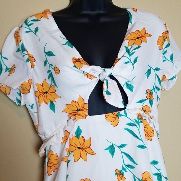 NWOT Lush Tie Front Floral Dress - Picture 2 of 8